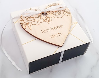 Geschenk zum Valentinstag : "Ich liebe dich" - Valentinstag Geschenkbox mit Herz-Anhänger - Geschenkidee DIY Karte für Bilder Fotogeschenk