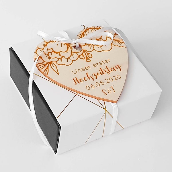 Personalisierbares Geschenk zum Hochzeitstag: Geschenkbox mit Herz-Anhänger - Geschenkidee DIY Karte für Bilder