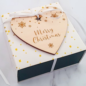Personalisierte Geschenkbox Weihnachten - DIY Weihnachtsbox MERRY CHRISTMAS - Fotogeschenk Weihnachten mit Herz-Anhänger & Karte für Bilder