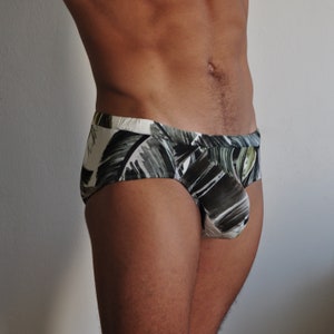 sexy men&#39;s speedo type swimsuit with push-up