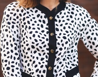 Chic and Classy: Vintage Retro Black and White Cropped Jacket