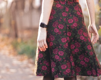 Vintage wool skirt. Midi skirt A line / Black skirt with pink roses floral print / Dark Academia, Dark cottagecore clothing, preppy clothes