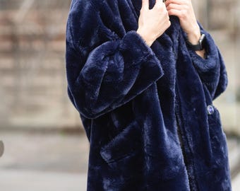 Vintage mørkeblå fake fur-frakke – Parisisk glamour møder cool elegance