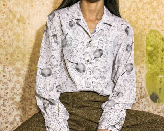 Vintage blouse Burberrys Gray patterned button up