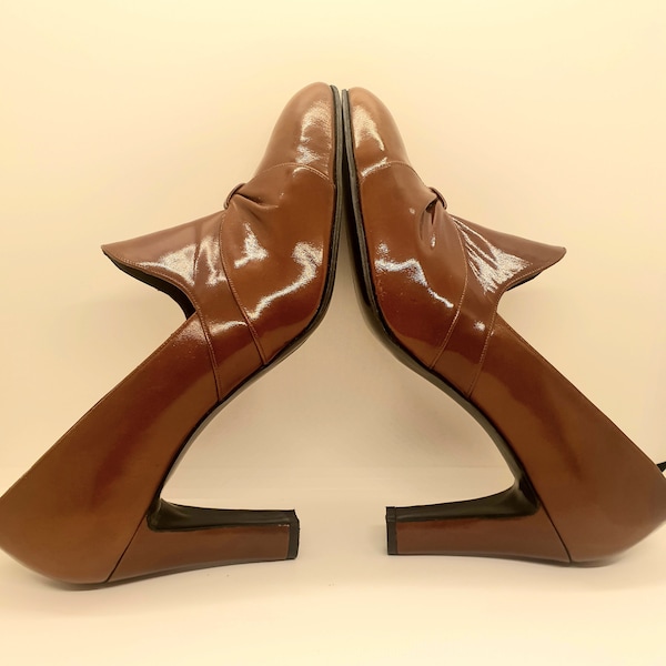 Original 70s vintage shoes size 40  UK 7  / US 9 narrow, manufactory, cognac/deer brown high gloss leather high heel, almost like new!