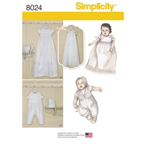 Könnte beinhalten: Simplicity Schnittmuster Nummer 8024 für ein Baby-Taufkleid und -Outfit. Das Schnittmuster beinhaltet ein langes weißes Kleid mit Spitzenbesatz, ein kürzeres weißes Kleid mit Spitzenbesatz und einen weißen Strampler mit Weste. Das Schnittmuster wurde in den USA entworfen und gedruckt.