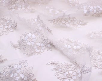Tela de tul con borde festoneado y encaje bordado para novias - Flores color marfil 2
