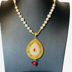 Pearl necklace set