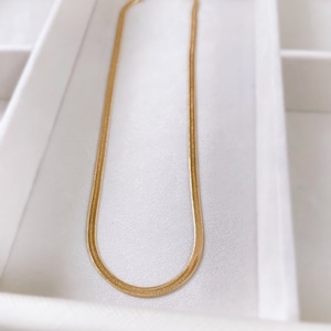 Collier à chevrons / étrangleur à chevrons / Collier rempli d’or 18 carats / Collier de longueur personnalisée / 3mm