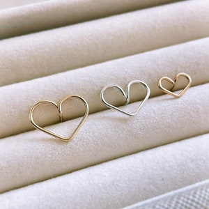 Heart earrings / heart stud earrings / tiny earrings / minimalist earrings / gold / rose gold / silver / Valentines Day gift