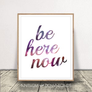 Be Here Now Print - Typography Art - Motivierender Spruch - Yoga Studio Dekor - Meditation Wandkunst
