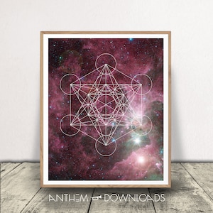 Puede incluir: Un patrón geométrico blanco, conocido como la Flor de la Vida, se superpone sobre un fondo de nebulosa rosa y púrpura. El patrón está formado por círculos y líneas superpuestos, creando un diseño complejo e intrincado.