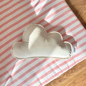 Kremowa aksamitna poduszka chmurkowa, miękka poduszka dekoracyjna w kolorze kości słoniowej, wystrój pokoju dziecięcego w stylu nordyckim, neutralny prezent na baby shower