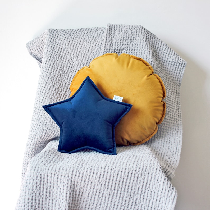 Round velvet cushion Available in different colors