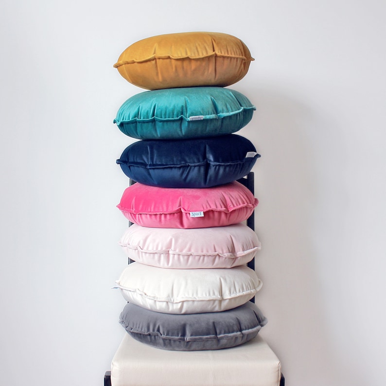 Round velvet cushion Available in different colors