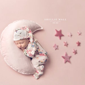 Powder Pink Velvet Crescent Moon Cushion, Moon Shaped Decorative Pillow, Celestial Kids Room Nursery Decor, Newborn Photo Prop, Baby Gift
