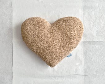 Brun Boucle-hjärtkudde - Kamel Teddy Mjuk Dekorationskudde