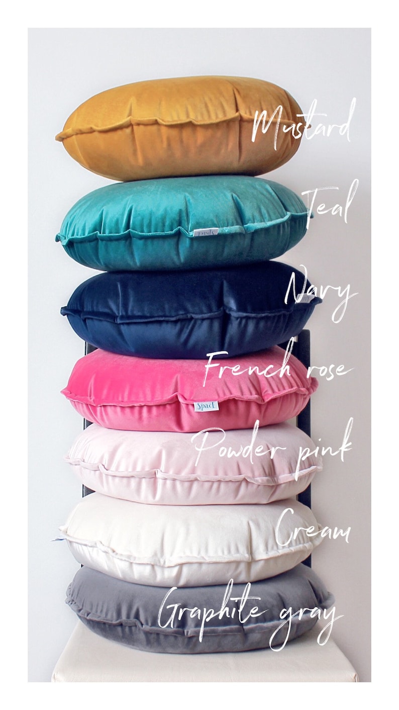 Round velvet cushion Available in different colors