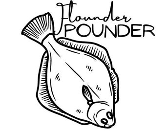 以下が含まれることがあります： 手書きフォントで「Flounder Pounder」の文字が入った、ヒラメの白黒イラスト。魚は詳細な線画スタイルで描かれており、その形と特徴が示されています。