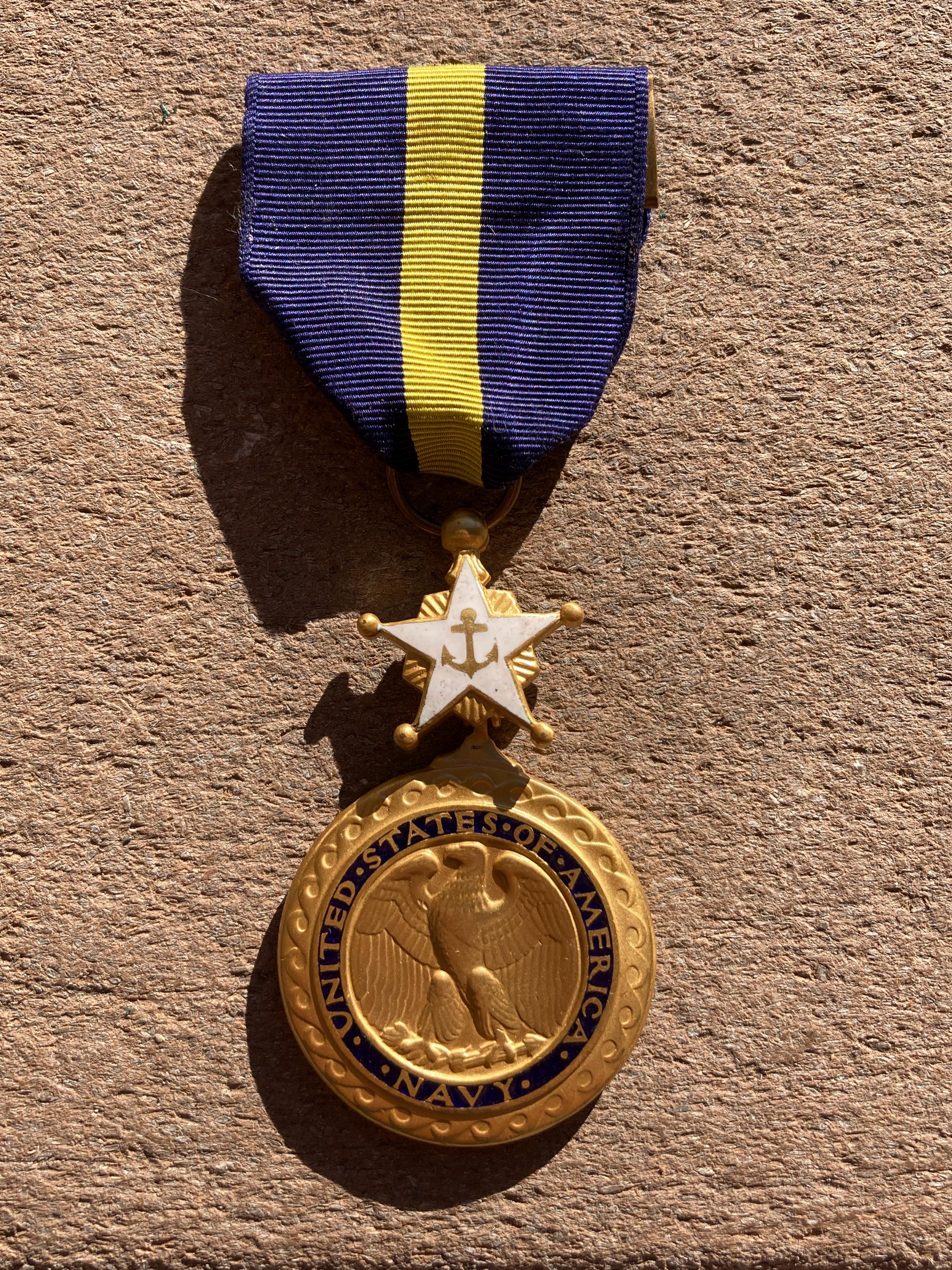 ベトナム戦争時代の米国政府発行海軍功労勲章 DSM - Etsy 日本