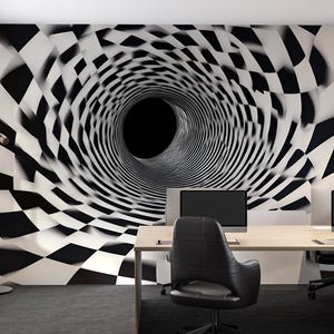 Peut inclure: Un espace de bureau avec une murale de tunnel à carreaux noirs et blancs. La pièce comprend un bureau en bois clair, des chaises noires et des écrans d'ordinateur. Des fenêtres avec des cadres noirs et des stores sont visibles.