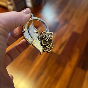 Feather Loop with Floral Pendant STL file for 3D Printer