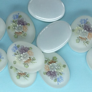 VINTAGE—25/18mm Delicate Flower Image Over Frosted Transparent Glass  Cabochons - Oval Low Dome -Flat Shiny White  Back—6pc each pack