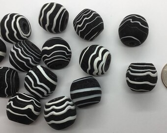 18mm Round— Handcrafted FROSTED BLACK & WHITE Glass Beads < Made In India >—18pc each pack