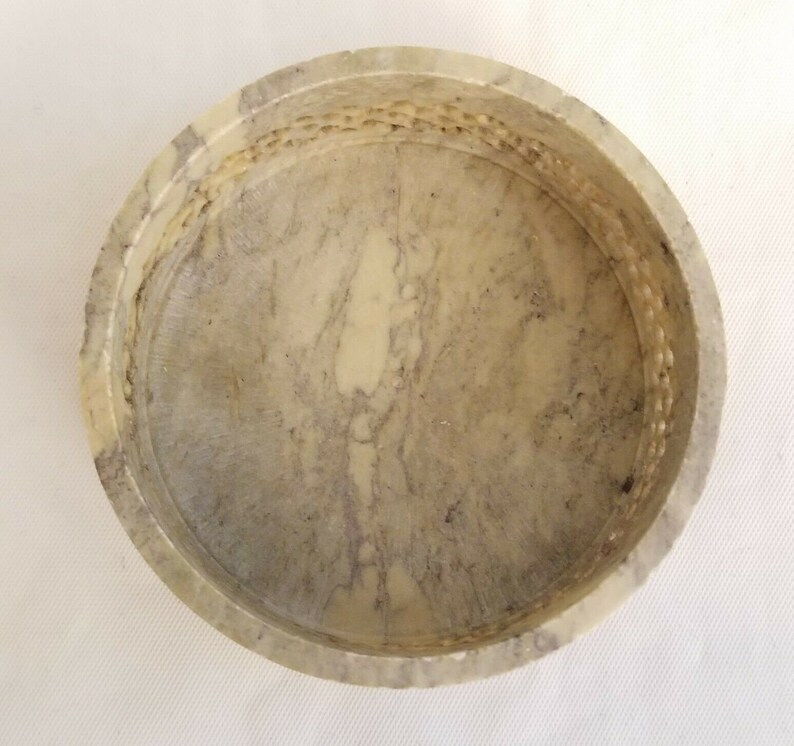 Vintage Hand Carved Stone Marble Floral Box Mother of Pearl Flowers Inlay White Flowers Trinket Box Jewelry Box Made In India Home D\u00e9cor