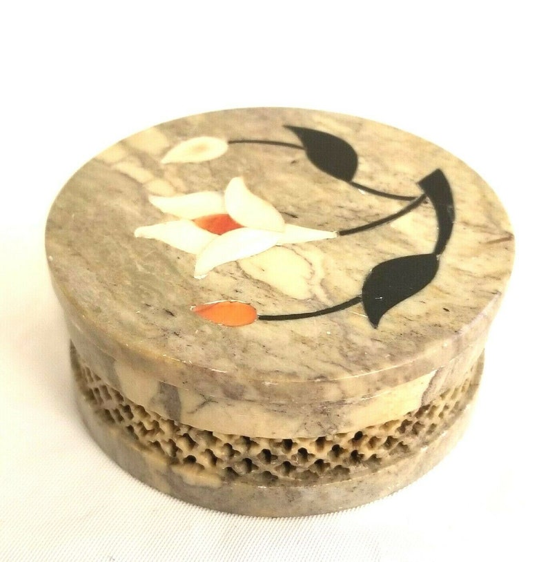 Vintage Hand Carved Stone Marble Floral Box Mother of Pearl Flowers Inlay White Flowers Trinket Box Jewelry Box Made In India Home D\u00e9cor