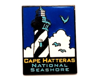 Faro de Cape Hatteras, pin de Outer Banks, viaje costero vintage