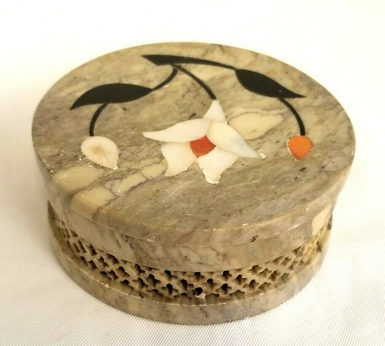 Vintage Hand Carved Stone Marble Floral Box Mother of Pearl Flowers Inlay White Flowers Trinket Box Jewelry Box Made In India Home D\u00e9cor