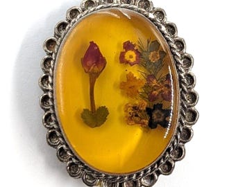 Broche vintage mexicano de plata de ley 925 con flores secas y colgante ovalado floral de resina.
