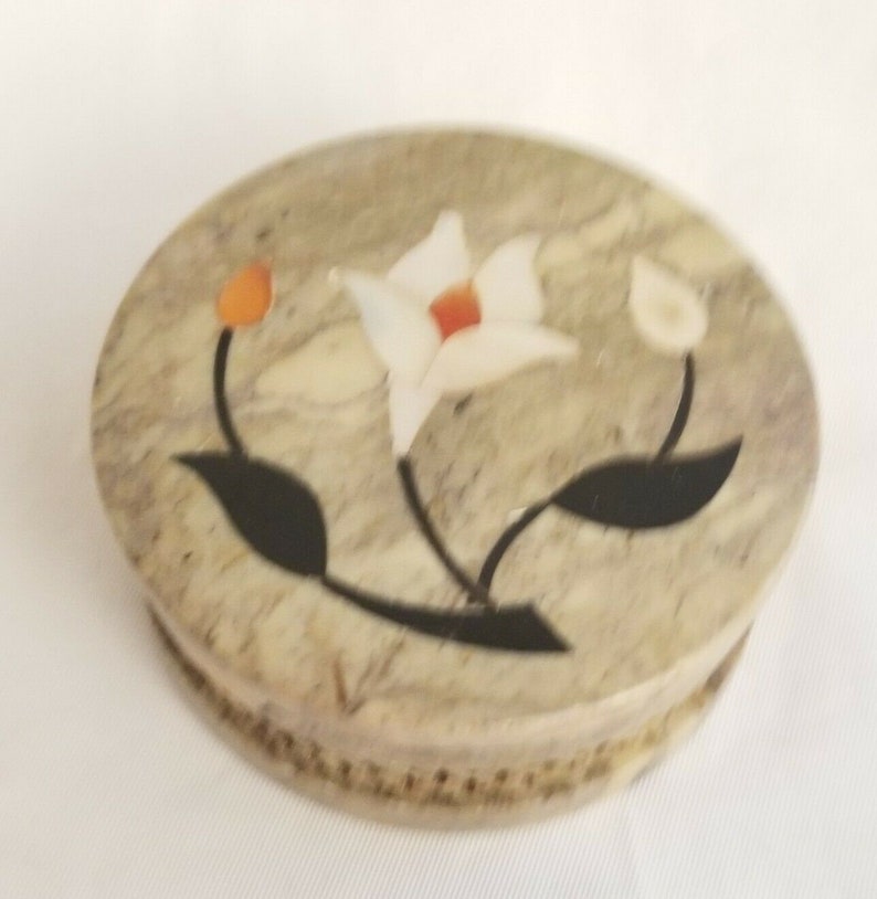 Vintage Hand Carved Stone Marble Floral Box Mother of Pearl Flowers Inlay White Flowers Trinket Box Jewelry Box Made In India Home D\u00e9cor