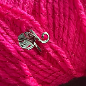 Adjustable leaf Crochet With Thread Ring, Cute leaf Ring Knitting Tool, Personality Knitting Jewelry Accessories