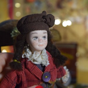 Muñeca de arte pequeña niña inglesa hecha a mano linda