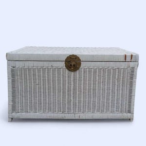Vintage White Wicker Trunk – Coastal Boho Storage Chest, 35.5" Wide image 17