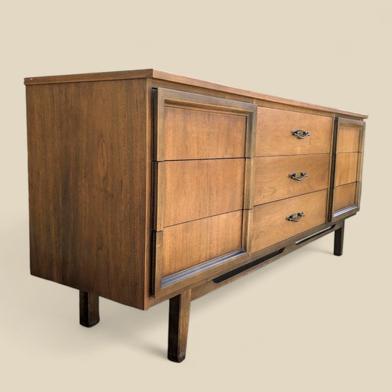 Mid Century Dresser by LA Period Furniture, Bedroom, Nine Drawers, Credenza, Sideboard, 1960s, MCM, Walnut - Etsy Mid Century Dresser by LA Period Furniture, Bedroom, Nine Drawers, Credenza, Sideboard, 1960s, MCM, Walnut - Etsy