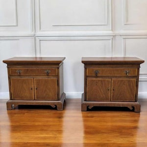 Thomasville Mid Century Nightstands: Vintage Chinoiserie Bedside Tables