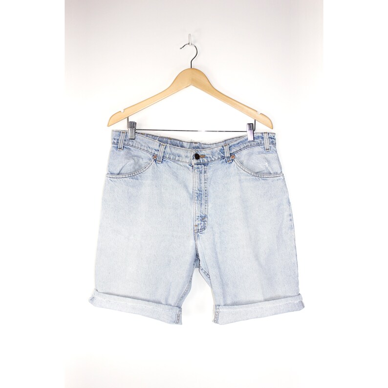 light wash levi shorts