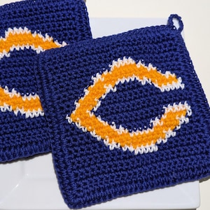 Chicago Bears virkmönster. Da Bears presentgrytlappsdiagram och skriftliga instruktioner, fast virkning. Virkmönster för fotboll.