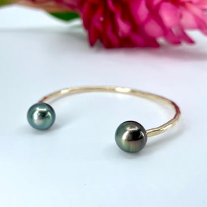 Double Tahitian Pearl Hammered Cuff, Tahitian Pearl Cuff Bracelet, Tahitian Pearl Bracelet, Black Pearl Cuff Bracelet, Hammered Cuff