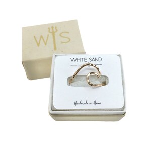 Hammered Wave Ring Ring Fra Birdsong main image 0