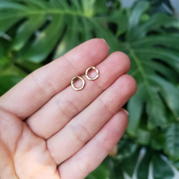 Orecchini a cerchio intrecciato Karma, orecchini a doppio cerchio, orecchini a goccia minimalisti, regalo per donna, regalo di San Valentino - Italia