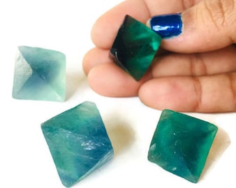 Raw Blue Green Fluorite Octahedron: Natural Crystal Gemstone (25-30 mm)