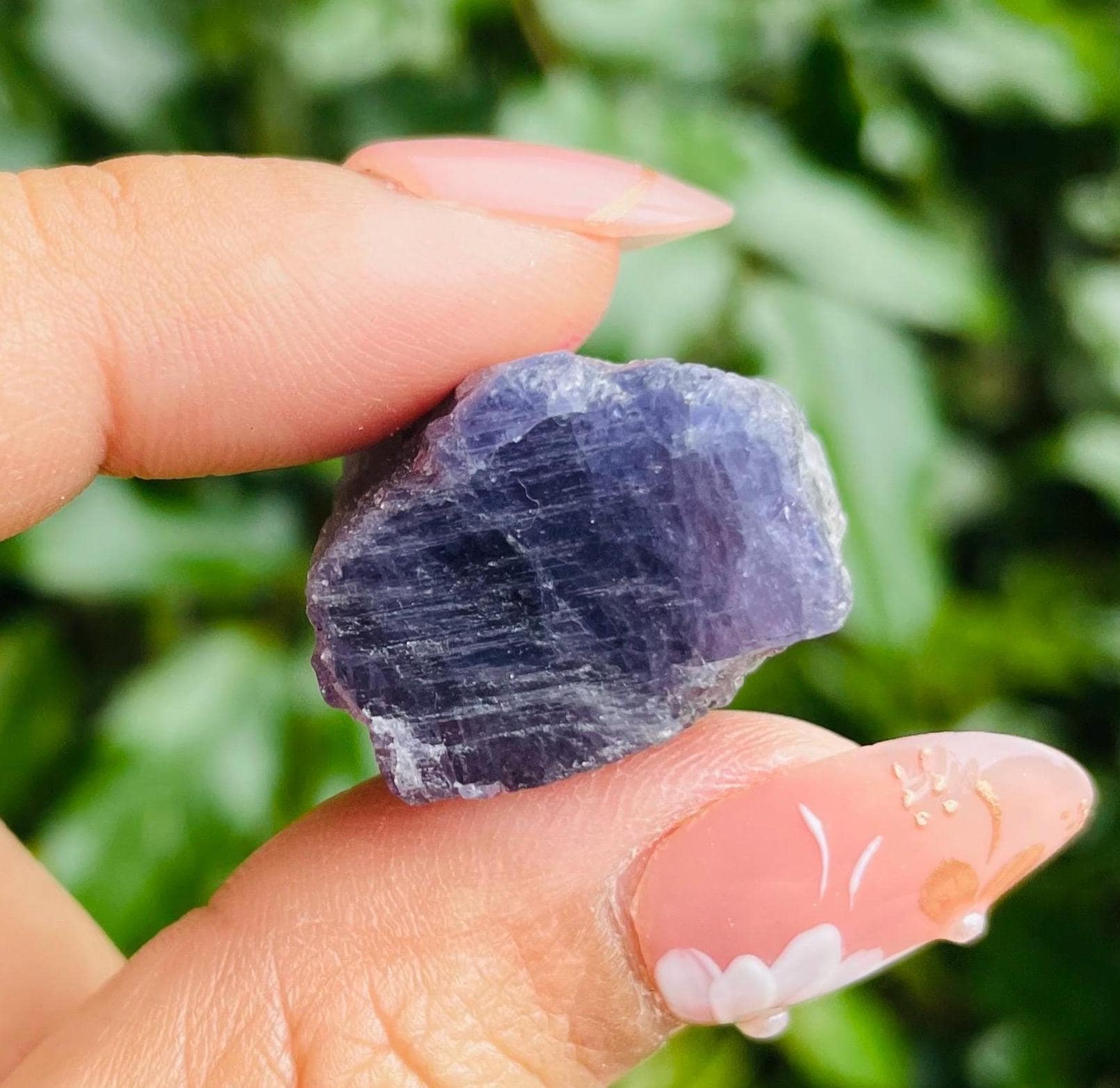 タンザナイト原石（18.6g）大きなタンザナイト原石、天然ブルー