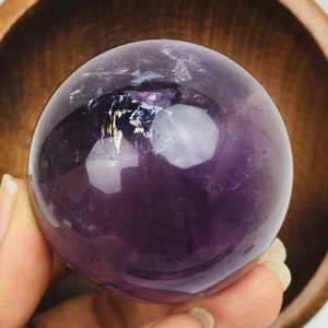 Esfera de cristal de amatista púrpura: cuarzo pulido 247,4 g (56 mm)