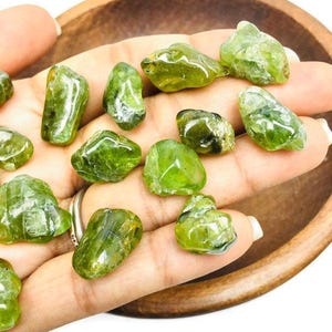Peridot Crystal (1) Tumbled Peridot Stone, Small Peridot Gemstone, Natural Green Arizona Peridot, Polished Peridot