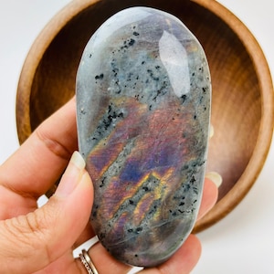 Flashy Purple Labradorite Palm Stone (152.34G)