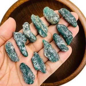 Raw Emerald (1) Emerald Stone Rough Emerald Long - Emerald Crystal - Rough Emerald - Colombian Emerald - Raw Crystal Gemstone NATURAL